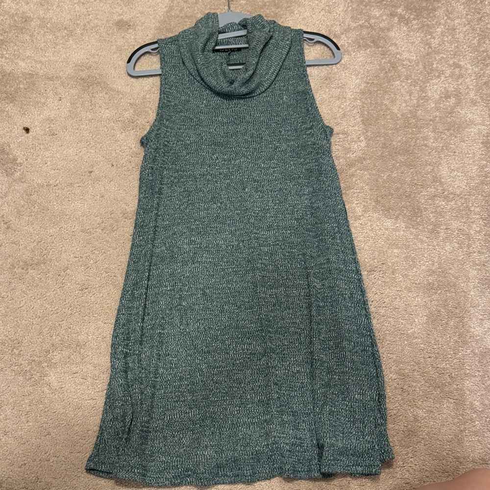 Chic Sleeveless Teal Knit Dress